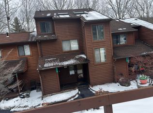 126 Meadow View Ct, Bushkill, PA 18324