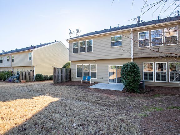 4th image of 1921 Granville Dr