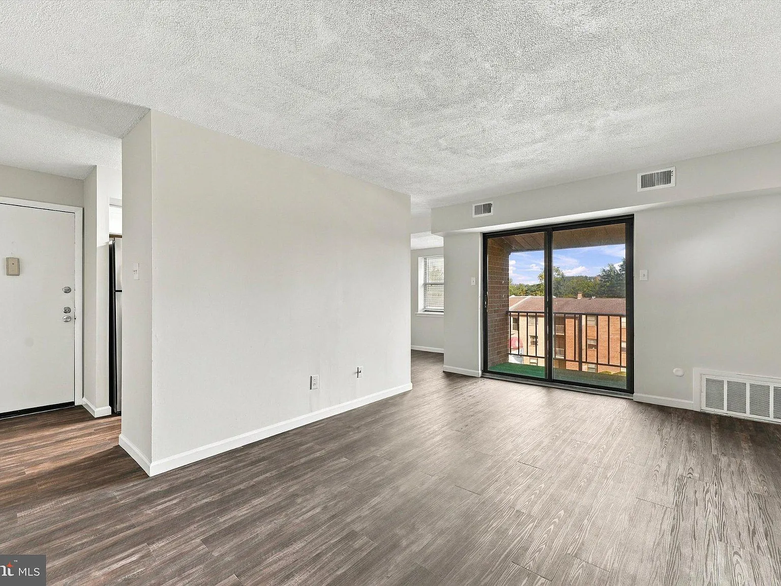 2 bed, 1.0 bath, 900 sqft, $1,850 — Photo 3