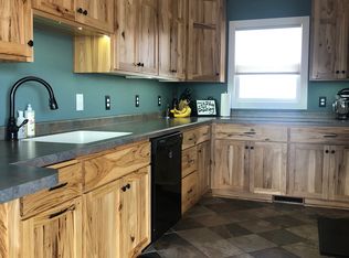 11 Nelson Dr, Silver Bay, MN 55614