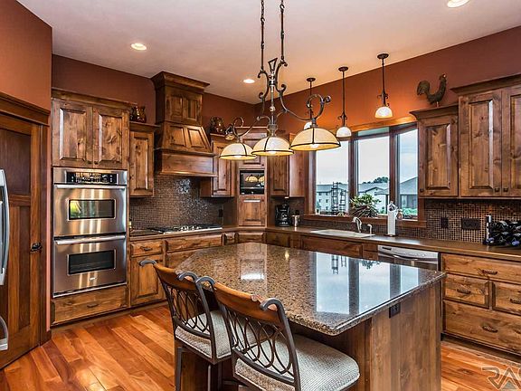 2nd image of 1004 E Covey Cir