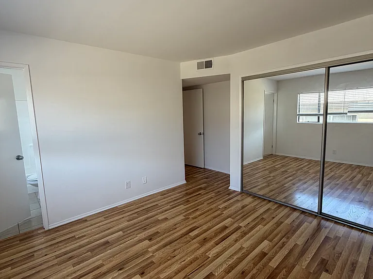 930 Venice Blvd #204 — Photo 14