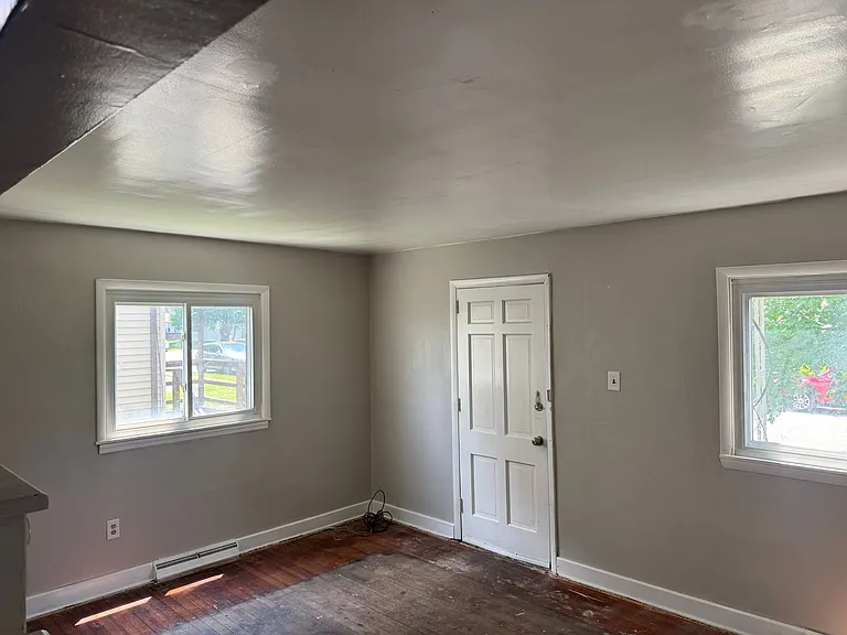 880 Miller Ave — Photo 2