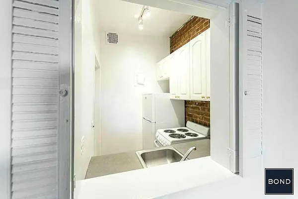 Rented by Bond New York | media 5