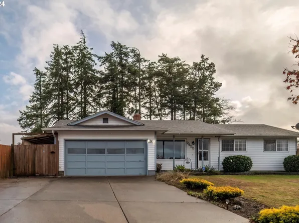 2455 Commercial St, North Bend, OR 97459