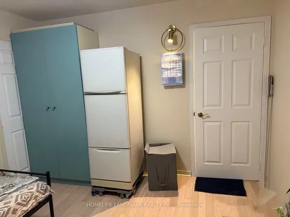 48 Glendale Rd #1, Markham, ON L3T 6Y1