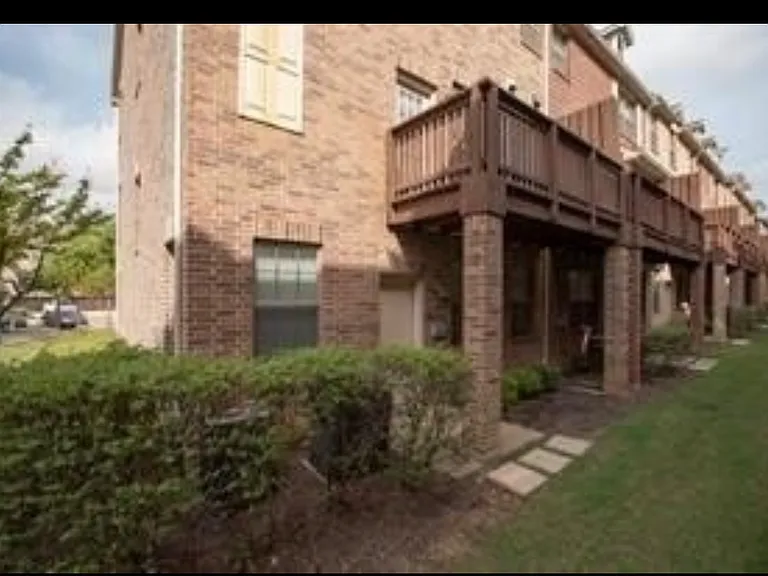 1421 Fox Run Dr — Photo 6