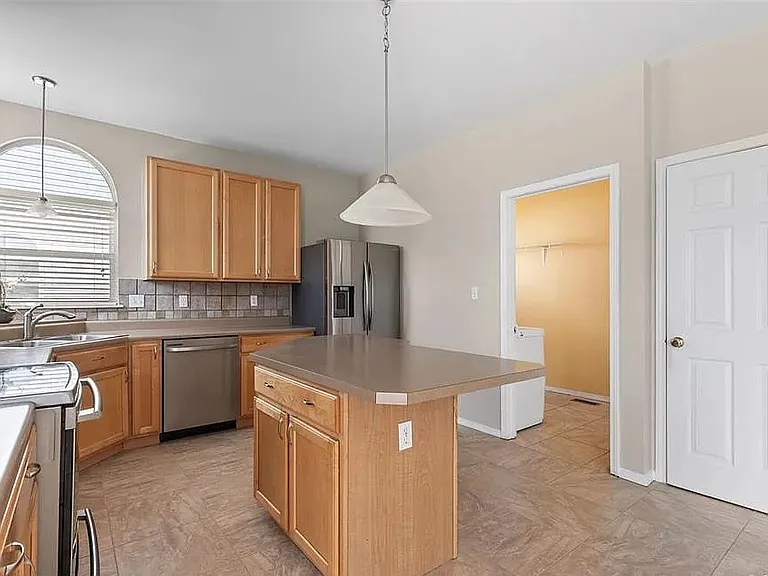 605 Thornridge Dr — Photo 16