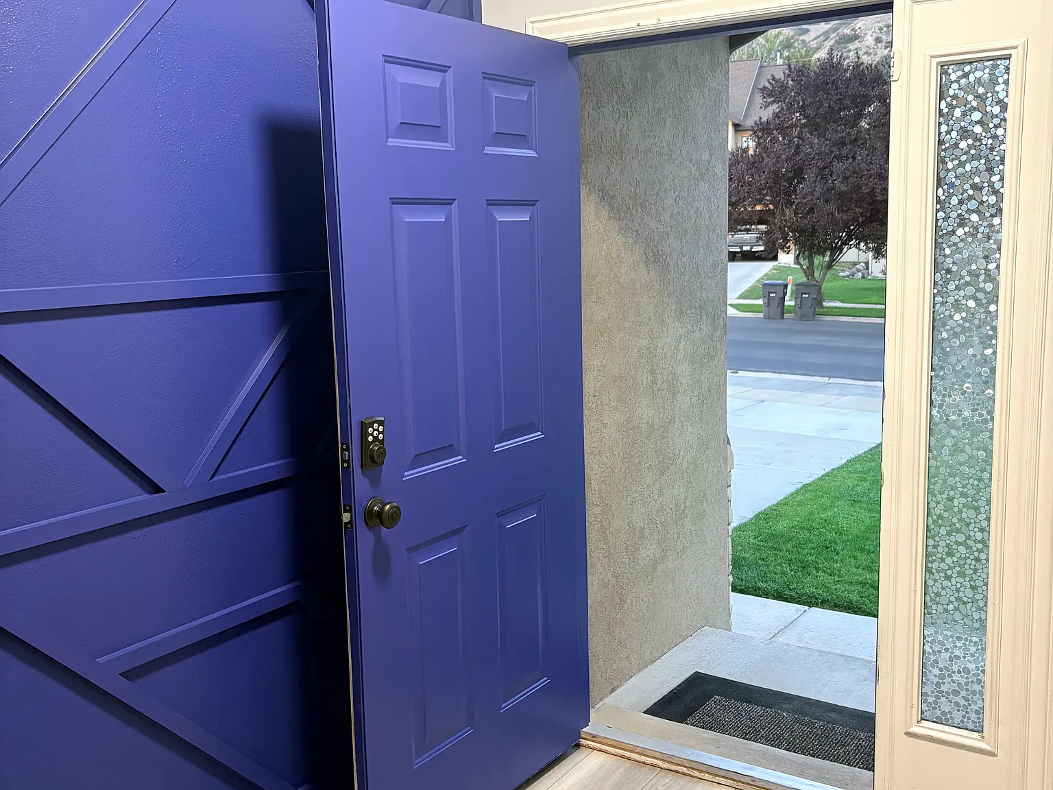 6 bed, 2922 sqft, $3,350 — Photo 2