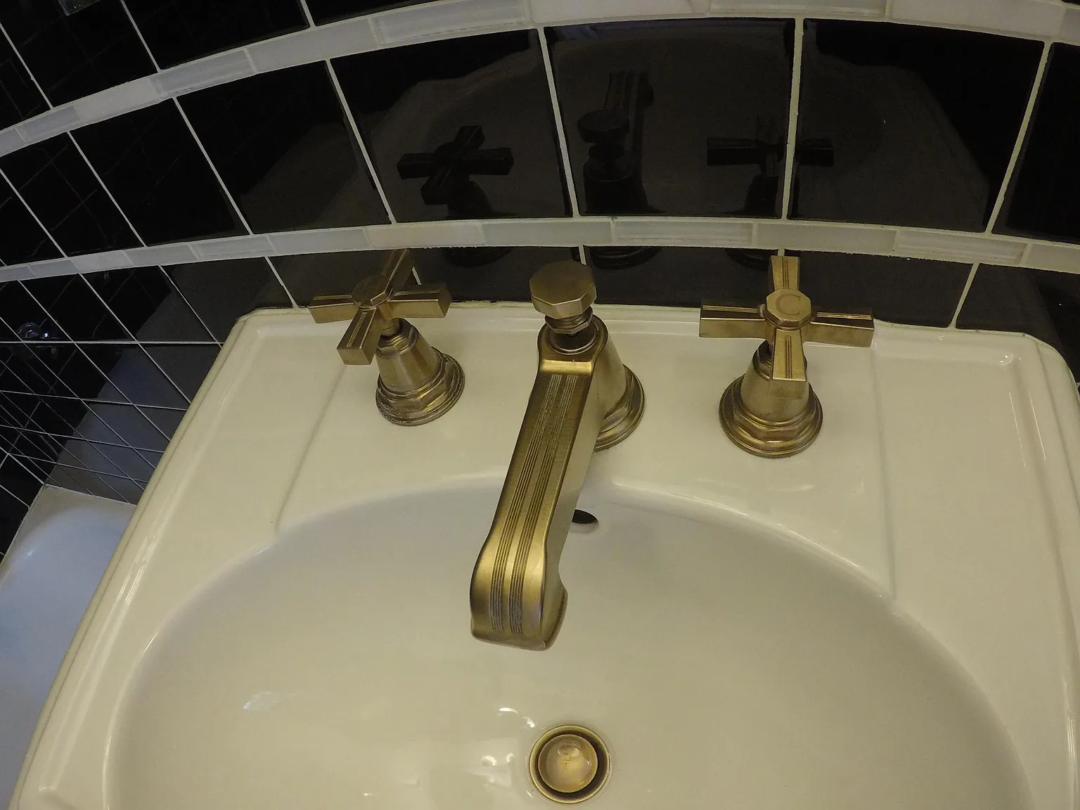 2 bed, 1000 sqft, $1,745 — Photo 4