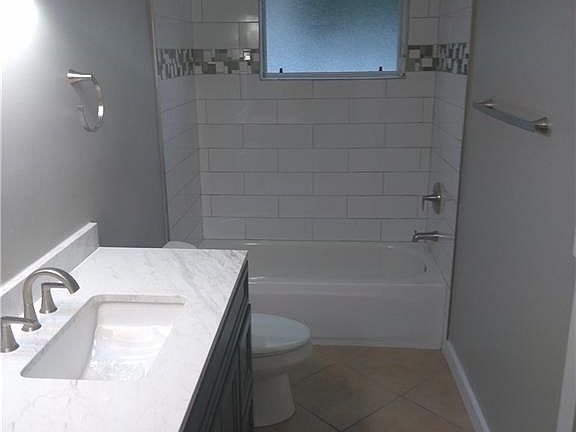 4th image of 1394 Burgundy Dr