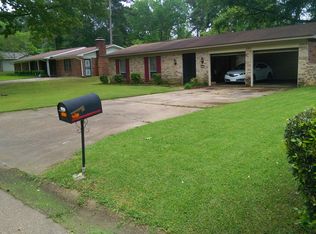 1221 Deerfield Ln, Jackson, MS 39211