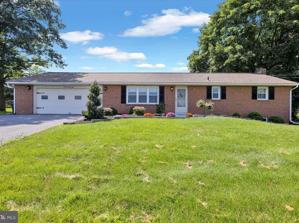 1638 Apple St, Ephrata, PA 17522