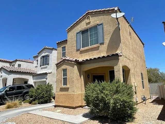 1324 Oak Village Ave — Photo 2