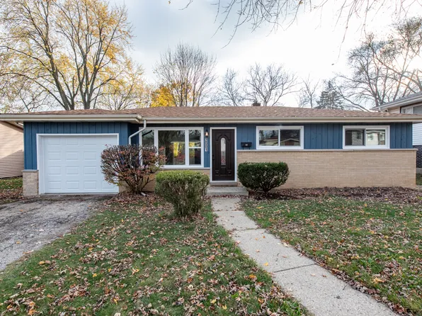 2001 Arthur Dr, Waukegan, IL 60087