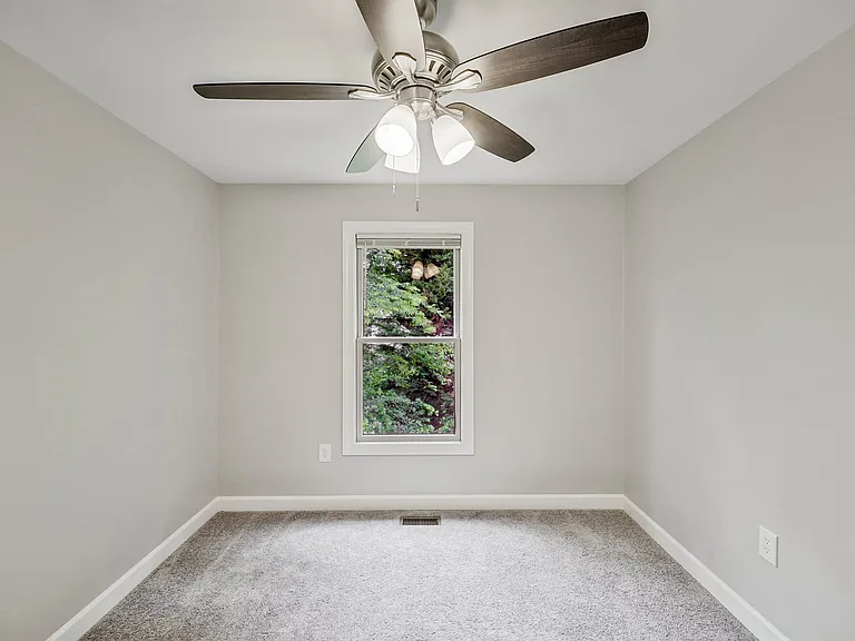 4287 Exeter Dr — Photo 32