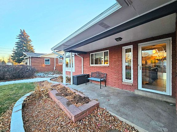 2nd image of 2025 Lee St