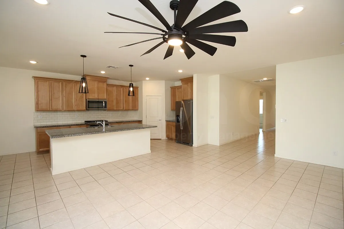 4 bed, 2.0 bath, 2109 sqft, $2,195 — Photo 3