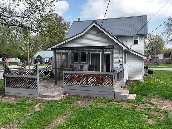 2nd image of 602 Maple St