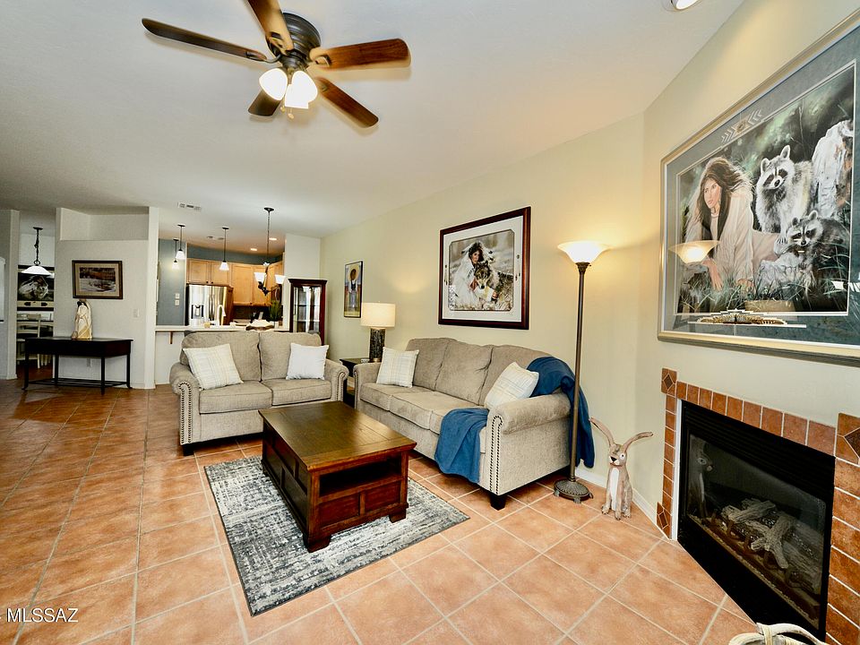 1st image of 637 W Woodfield Ct