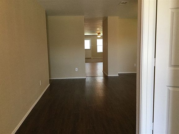 2nd image of 906 Honey Hollow Dr