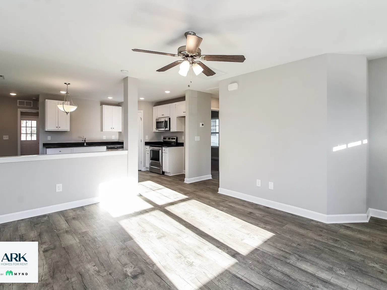 3 bed, 2.0 bath, 1176 sqft, $1,625 — Photo 2