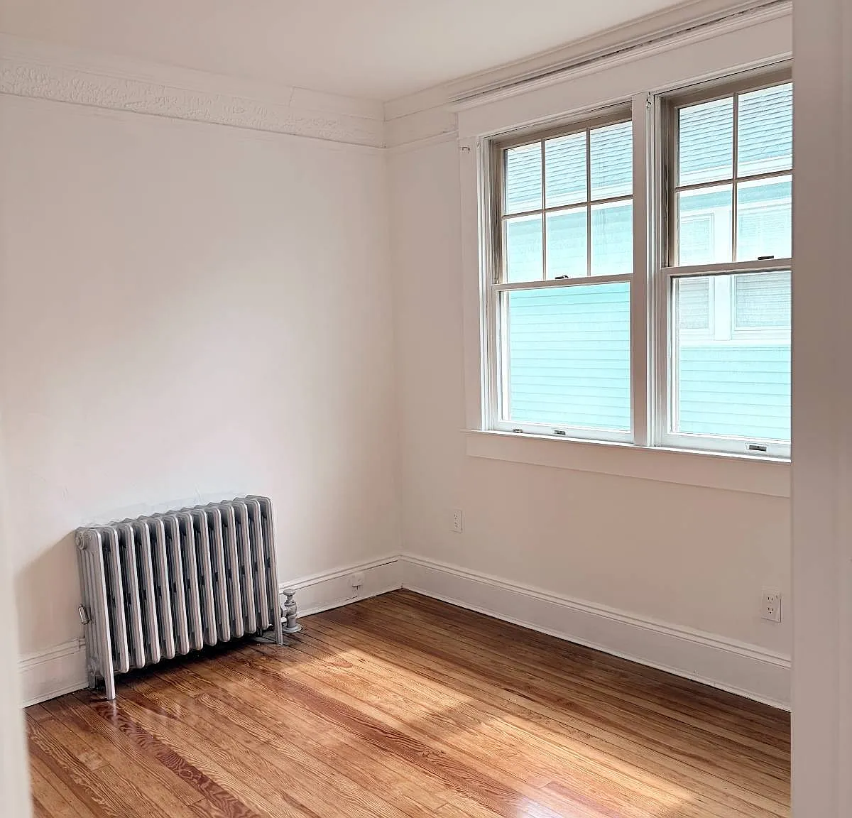 4 bed, 3.0 bath, 1286 sqft, $4,400 — Photo 2
