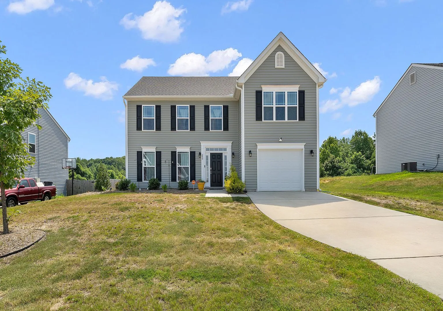 **Spacious 4-Bedroom Home With Large Backyard & Rolling Hills Views — Photo 2