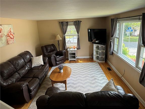 2nd image of 6 Coralberry Ln