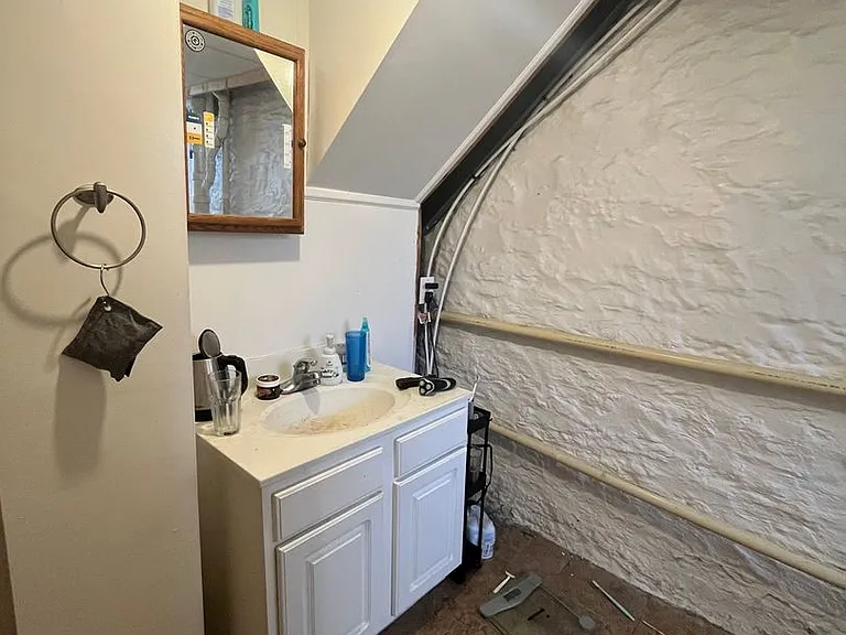 2215 Victor St — Photo 22
