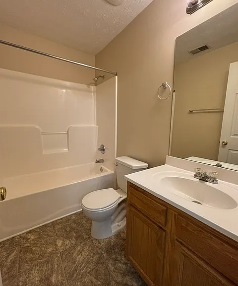 101 Braxton Ct #D — Photo 3