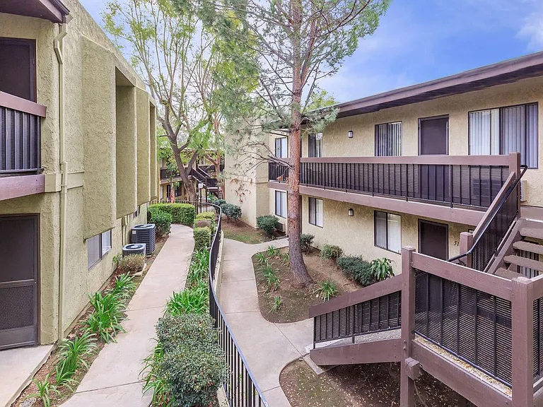 Heritage Park Alta Loma 55+ — Photo 22