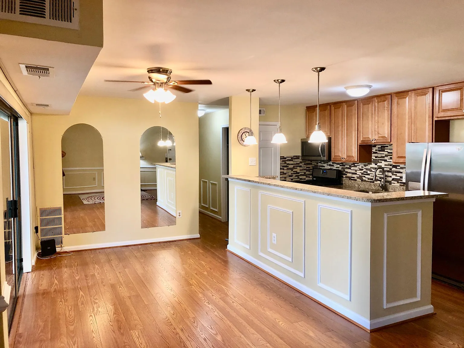 2 bed, 1007 sqft, $2,400 — Photo 1