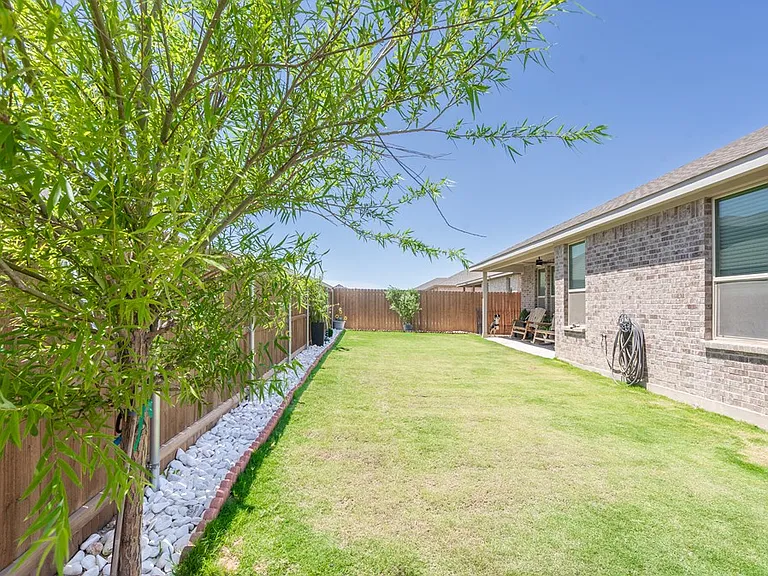 2306 Fortune Dr — Photo 32