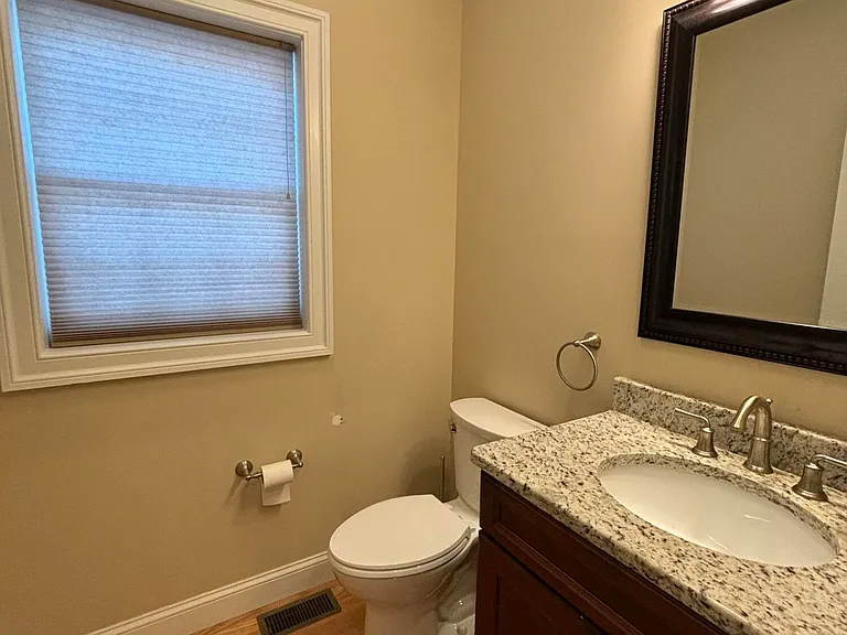 1803 Robinson Close — Photo 9