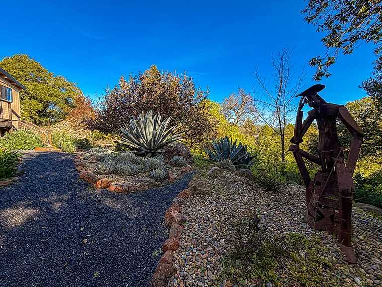 1560 Ronne Dr — Photo 34