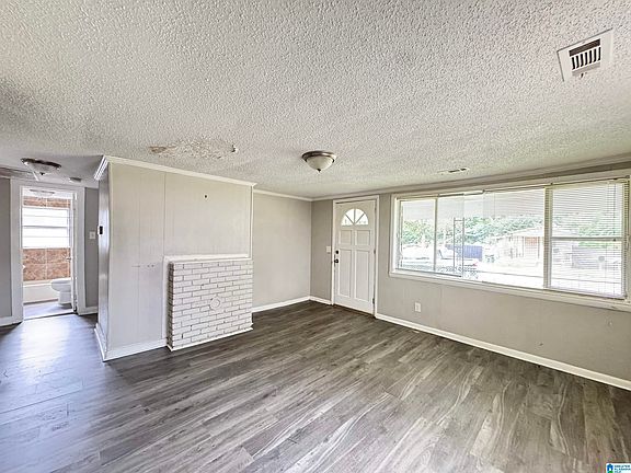 3rd image of 3921 Viola Ave