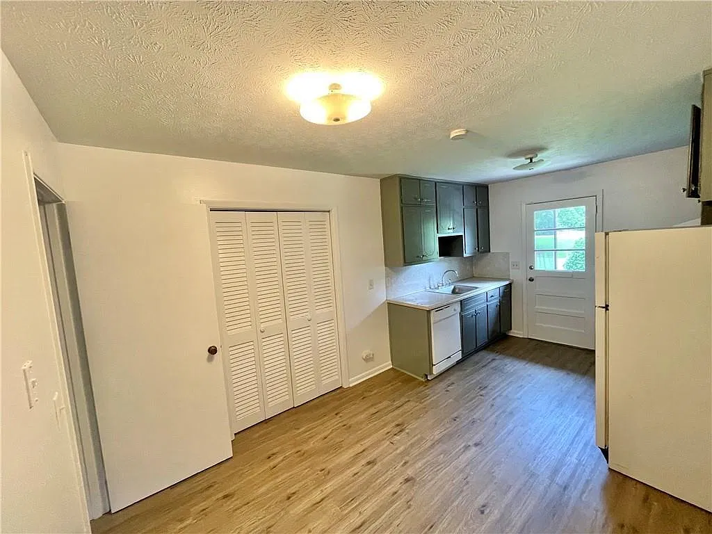 2 bed, 1.0 bath, 1700 sqft, $1,575 — Photo 4