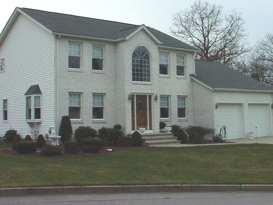 1st image of 17 Foxwood Dr