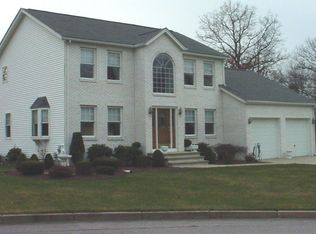 17 Foxwood Dr, Lincoln, RI 02865