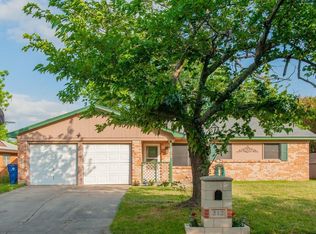 212 SW Taylor St, Burleson, TX 76028