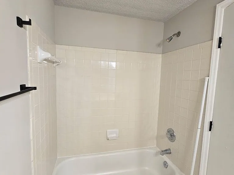 1614 Arlyn Cir #M — Photo 7