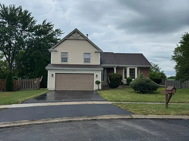 2404 Kenmore Ct — Photo 1