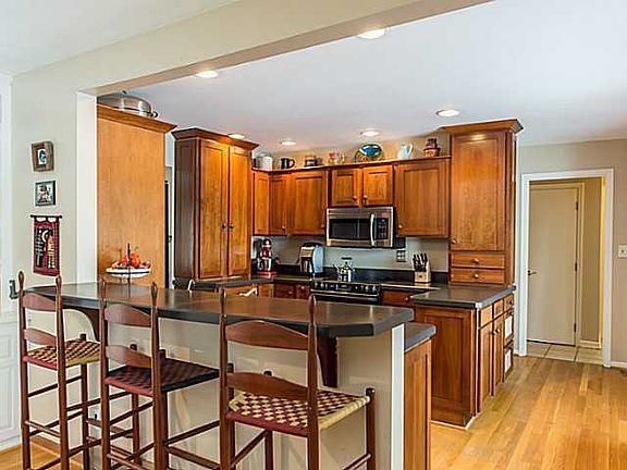 2nd image of 2831 Sterling Dr