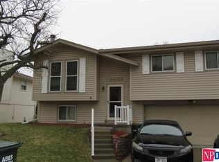 13933 Greenfield Rd, Omaha, NE 68138