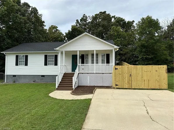 109 Red Bud Ln, Thomasville, NC 27360