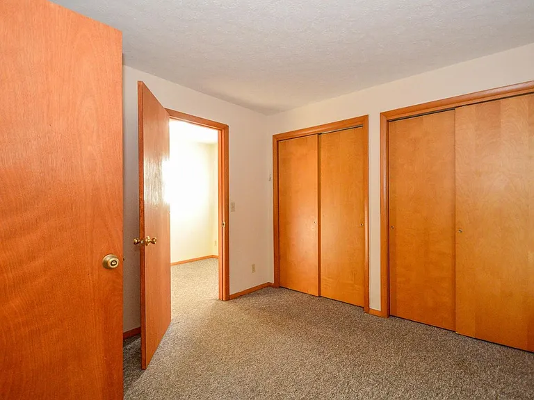 523 E Smith Ave — Photo 8