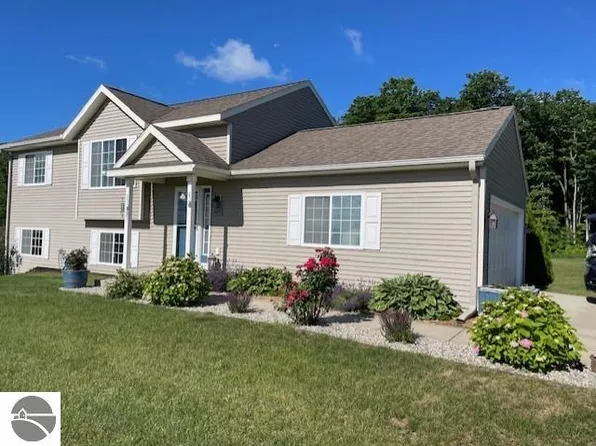 285 Kratky Dr, Traverse City, MI 49696