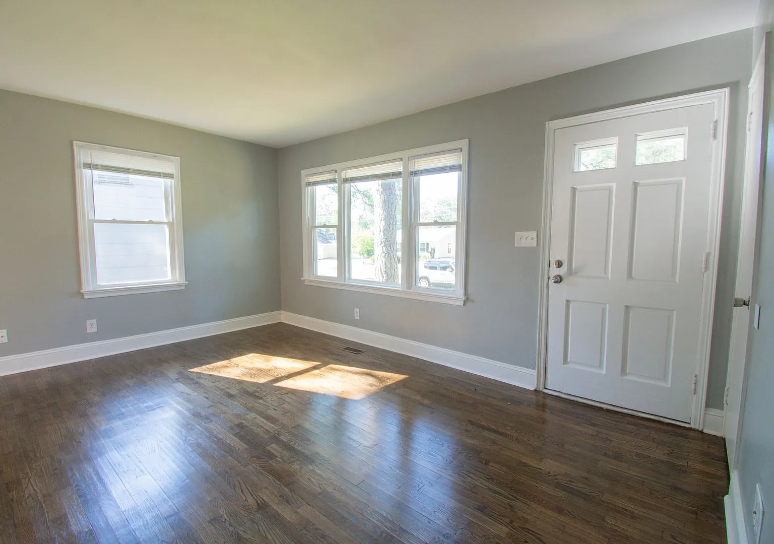 Haymount Home-2 Bedroom 1 Bathroom- Dogs Allowed! — Photo 4