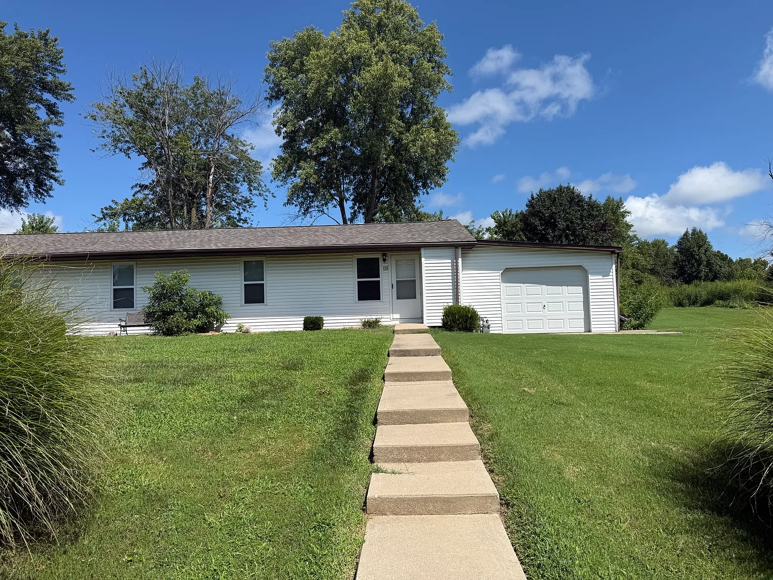 2 bed, 650 sqft, $1,095 — Photo 1